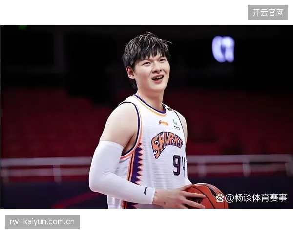 王哲林低位统治力尽显,上海男篮利用内线强攻策略击溃广厦防线 王哲林低位统治力尽显,上海男篮利用内线强攻策略击溃广厦防线